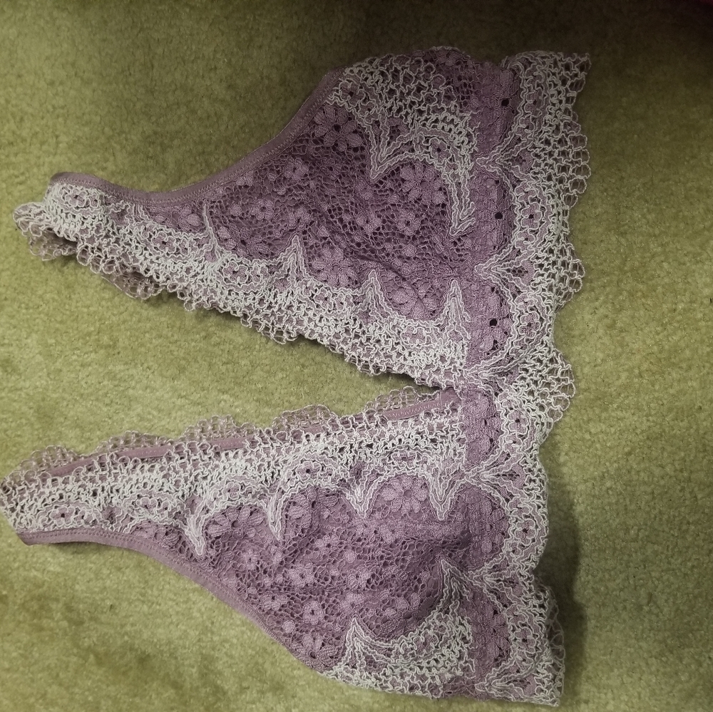 Victoria Secret lace Lavender Bralette size Large